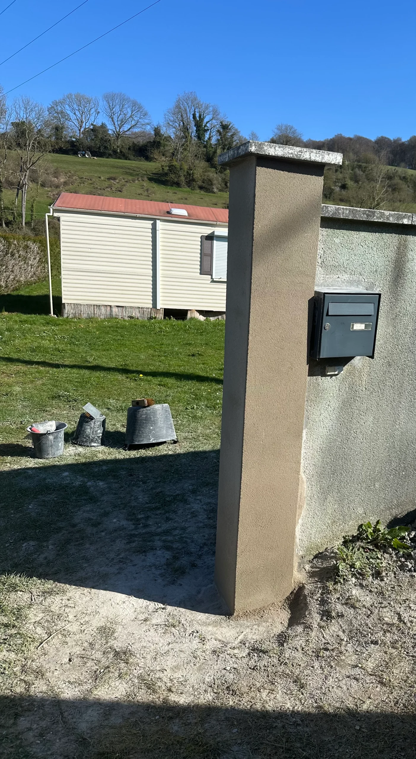 Maconnerie remontage pilier enduit gratte